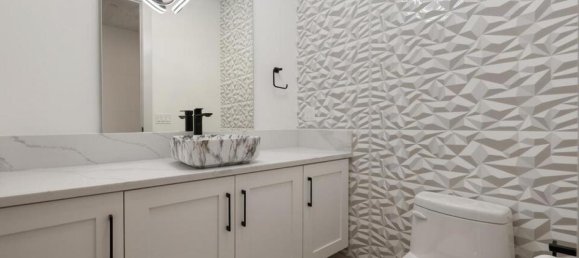 6 bedrooms House in British Columbia, Canada No. 1083 12