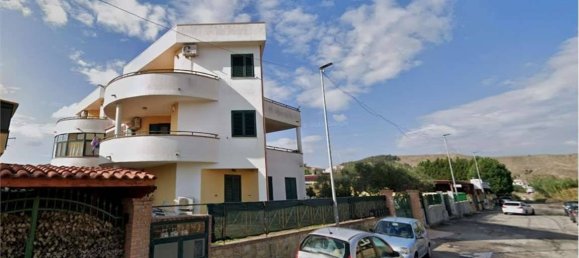 3 Schlafzimmer Wohnung in Crotone, Italy, Nr. 183038 8