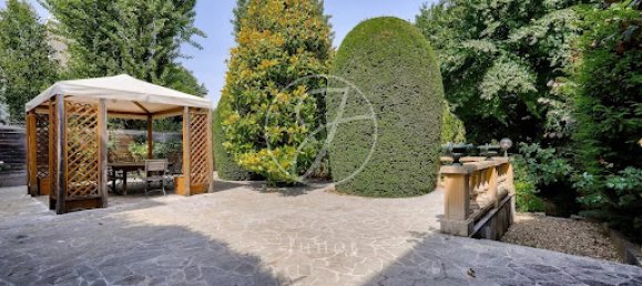 4 bedrooms House in Saint-Cloud, France No. 326235 2