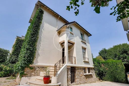 4 bedrooms House in Saint-Cloud, France No. 326235