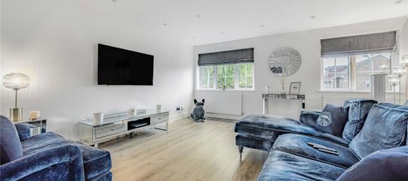 4 bedrooms House in Barnet, United Kingdom No. 6486 3