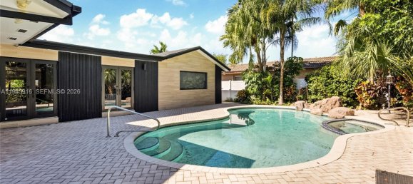 6 dormitorios villa en venta en Miami, Miami-Dade, Florida, USA № 615393 3