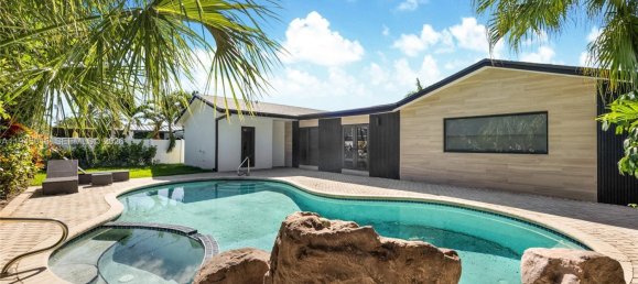 6 dormitorios villa en venta en Miami, Miami-Dade, Florida, USA № 615393 2