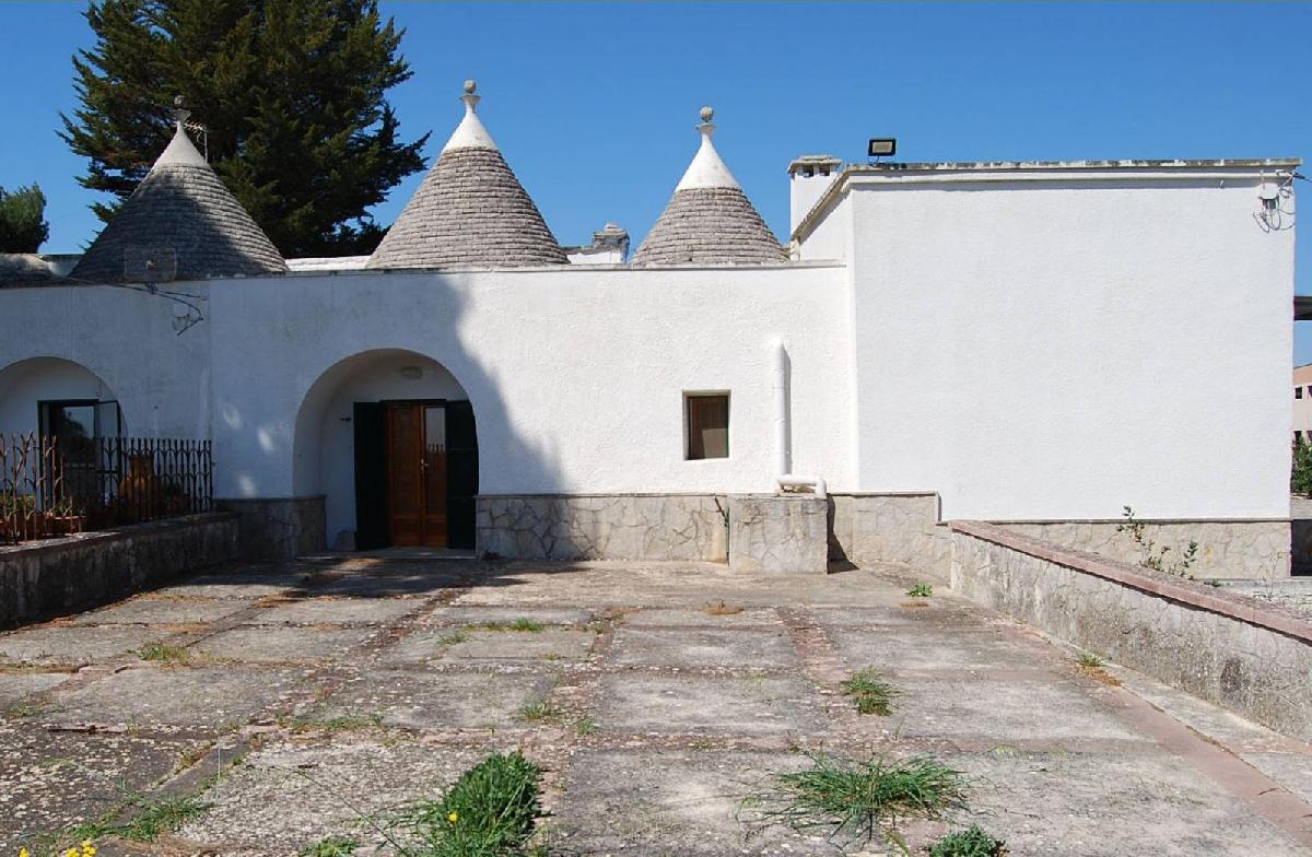 3 bedrooms Villa in Martina Franca, Italy No. 300266