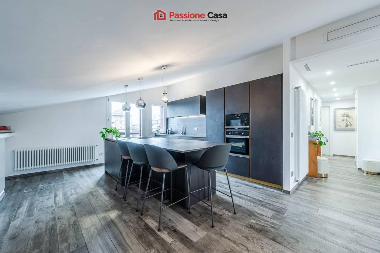 4 rooms Apartment in Parma, Italy No. 37054