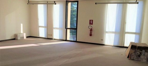 512m² Office in Thiene, Italy No. 376344 4