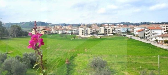 4-Zimmer Penthouse in Spoltore, Italy, Nr. 20998 10