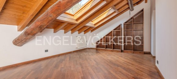 5 bedrooms Villa in Como, Italy No. 129727 2