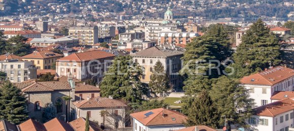 5 bedrooms Villa in Como, Italy No. 129727 4