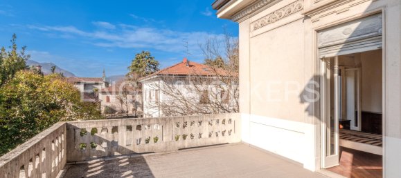 5 bedrooms Villa in Como, Italy No. 129727 19