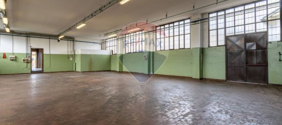 Склад 720м² в Безана ин Брианца, Италия № 359802 6