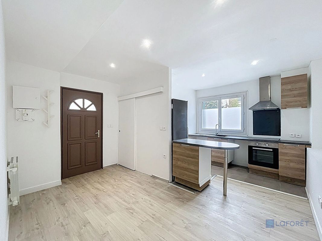 1 bedroom Apartment in Arpajon, France No. 128212