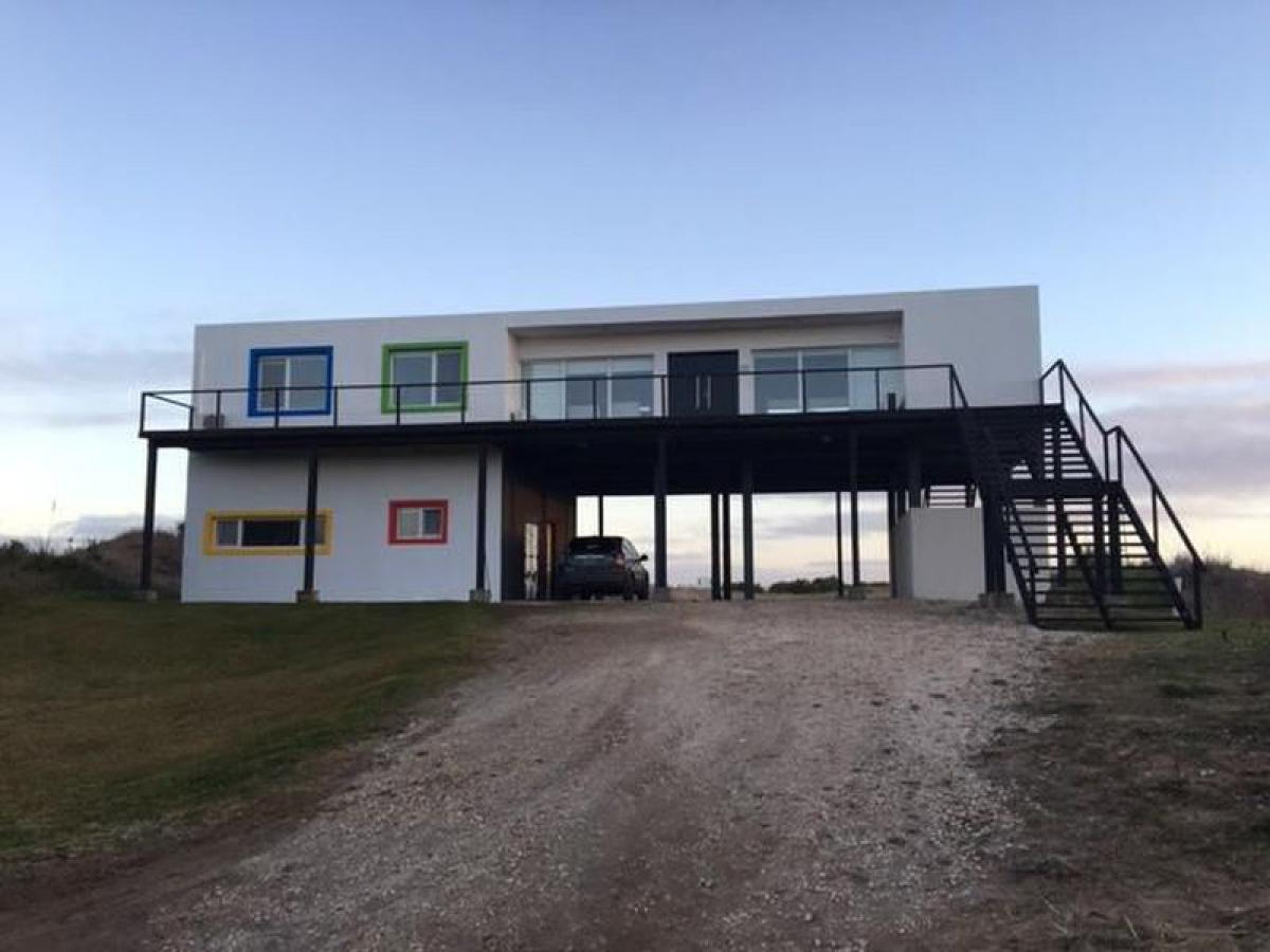 4 bedrooms House in Mar del Plata, Argentina No. 80505