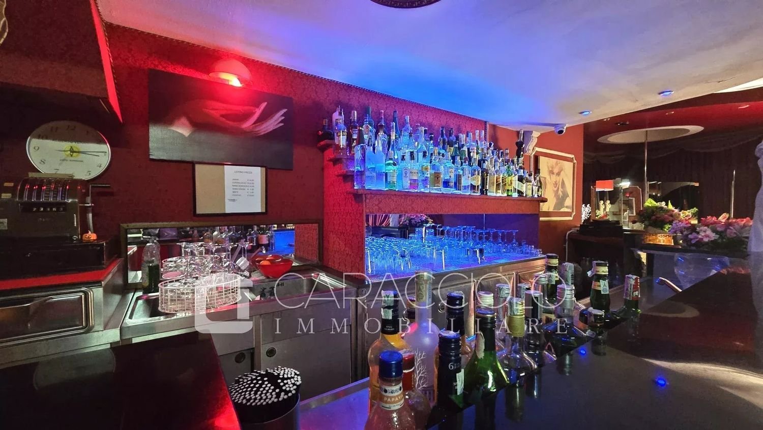 285m² Commercial property in Olbia, Italy No. 117513