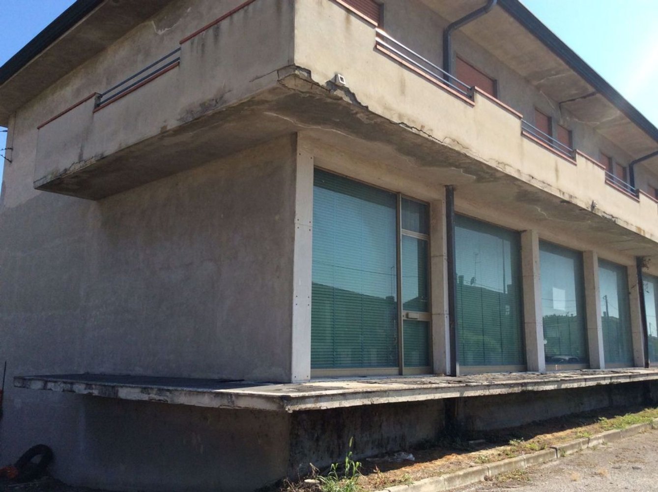 800m² Commercial property in Ceregnano, Italy No. 151179