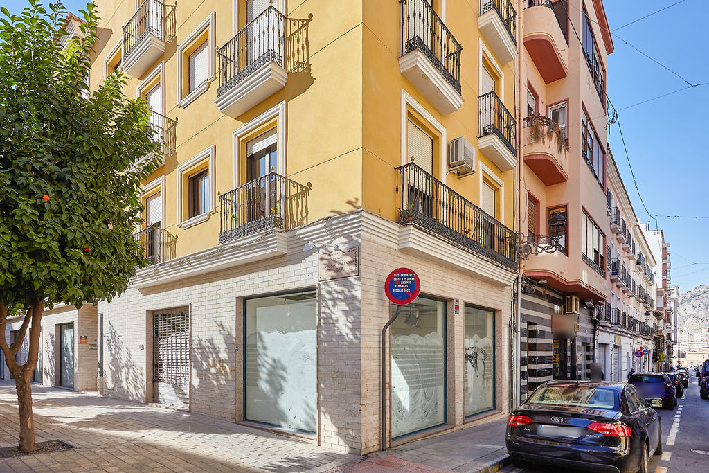 149m² Commercial property in Elda, Spain No. 91921