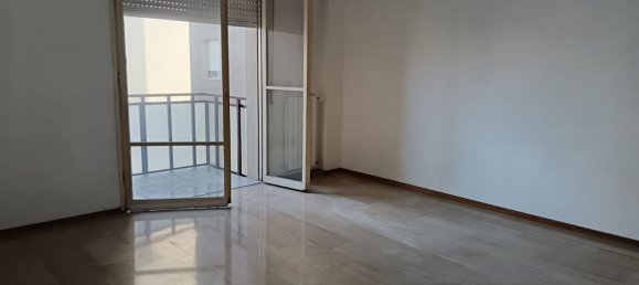 4-Zimmer Wohnung in Rho, Italy, Nr. 330392 3