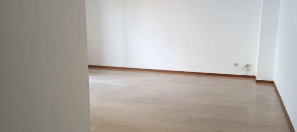 4-Zimmer Wohnung in Rho, Italy, Nr. 330392 2