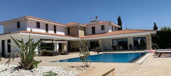 6 Schlafzimmer Villa in Dromolaxia, Cyprus, Nr. 81361 2