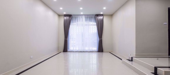 Casa de 6 dormitorios en Watthana, Thailand No. 9435 2