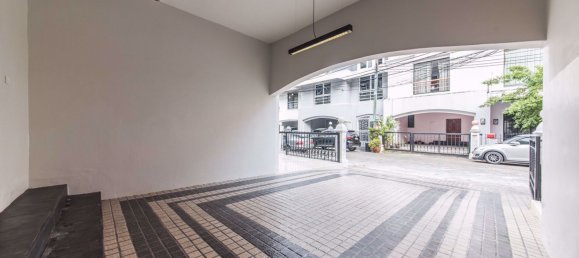 Casa de 6 dormitorios en Watthana, Thailand No. 9435 24