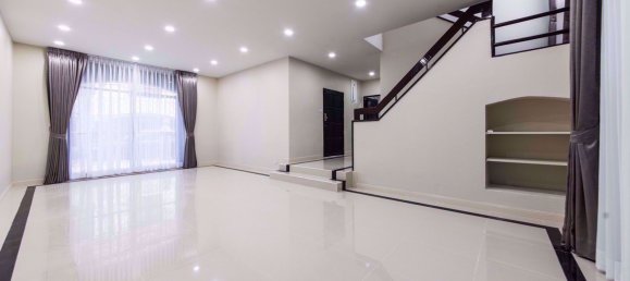 Casa de 6 dormitorios en Watthana, Thailand No. 9435 3