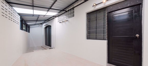 Casa de 6 dormitorios en Watthana, Thailand No. 9435 8