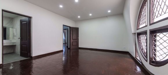 Casa de 6 dormitorios en Watthana, Thailand No. 9435 18