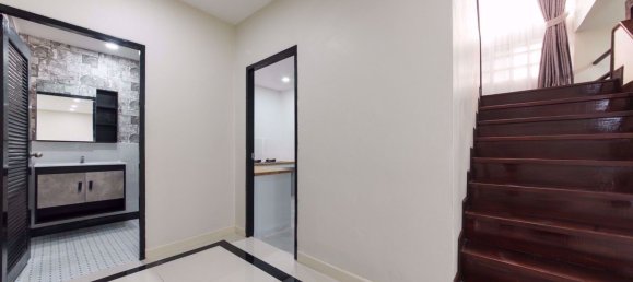 Casa de 6 dormitorios en Watthana, Thailand No. 9435 4