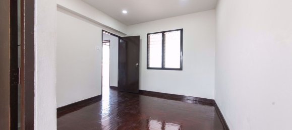 Casa de 6 dormitorios en Watthana, Thailand No. 9435 23