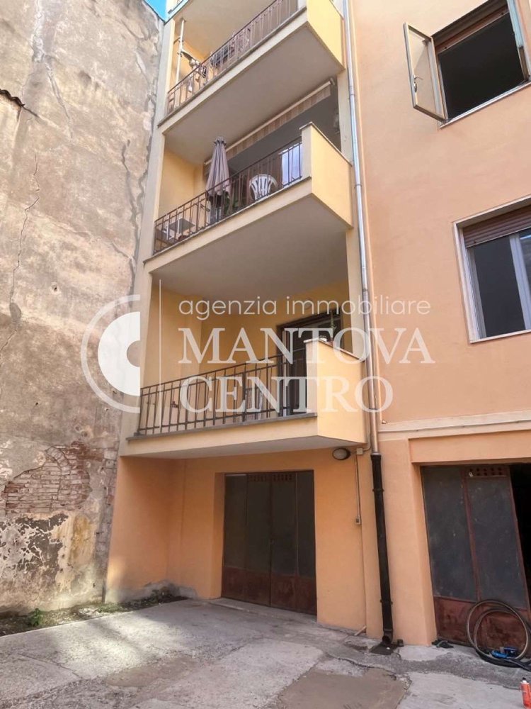 6 غرف نوم شقة في Mantua, Italy رقم 362826