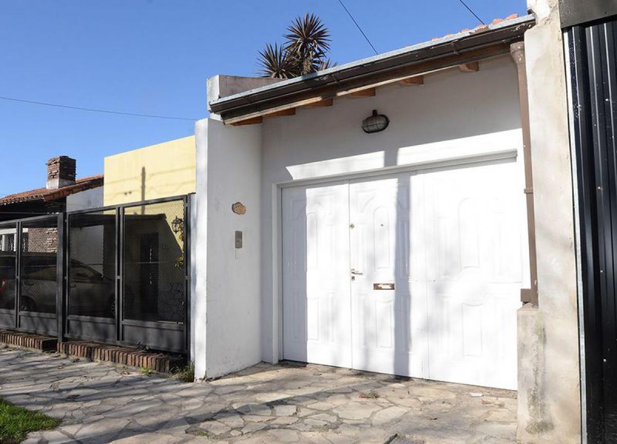 2 bedrooms House in Quilmes, Argentina No. 9281