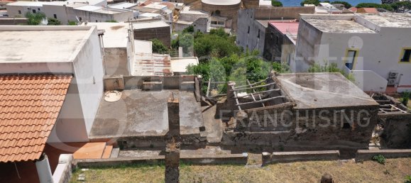 Casa de 3 habitaciónes en Santa Marina Salina, Italy No. 309500 9