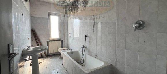 Casa de 8 habitaciónes en Merlino, Italy No. 25814 7
