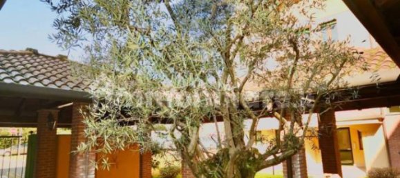 5 غرف نوم منزل ذو طابقين في San Vittore Olona, Italy رقم 161002 3