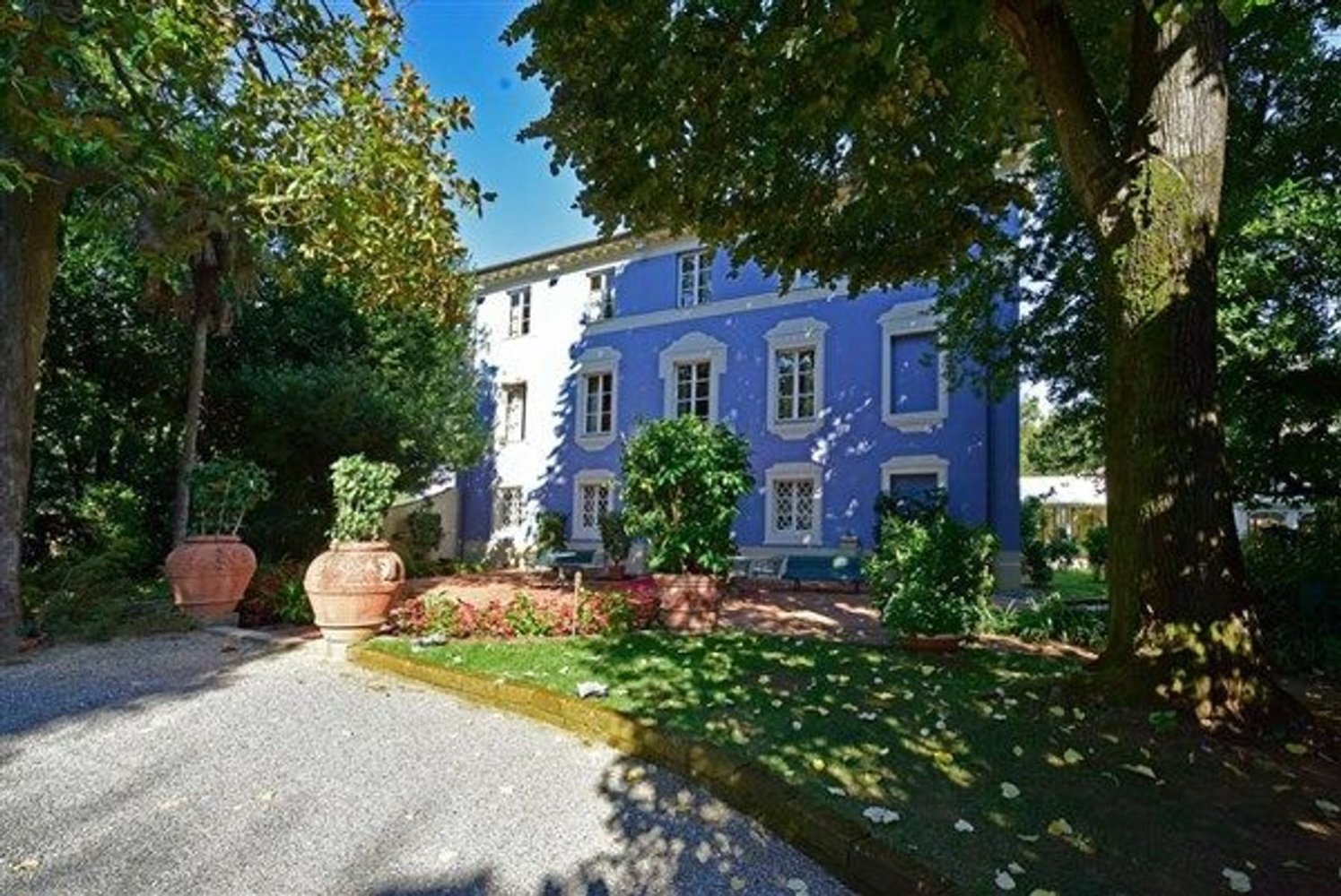 22 rooms Villa in Lucca, Italy No. 118464