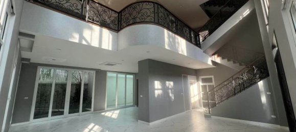 4 bedrooms Cafe / restaurant in Bangkok, Thailand No. 6314 3