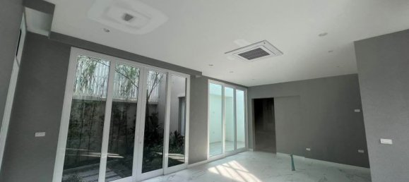 4 bedrooms Cafe / restaurant in Bangkok, Thailand No. 6314 8