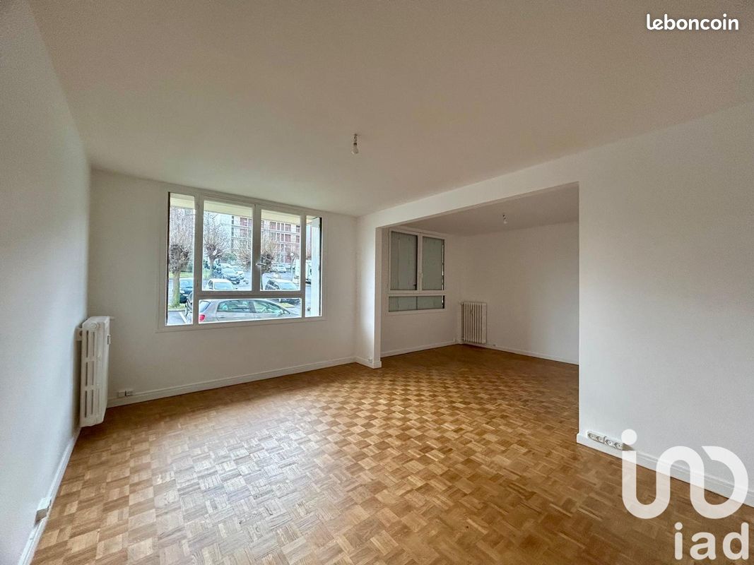 2 bedrooms Apartment in Chatillon, France No. 163408