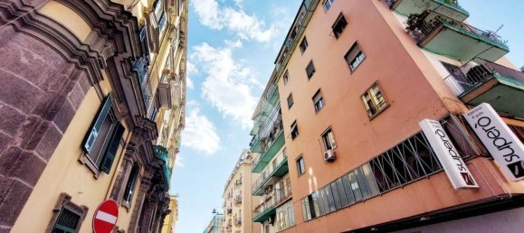 3-Zimmer Wohnung in Naples, Italy, Nr. 53893 5