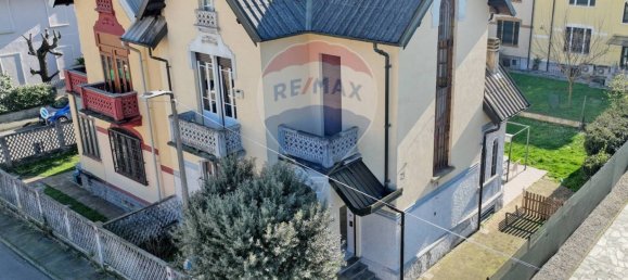 4 bedrooms Villa in Bollate, Italy No. 283578 3