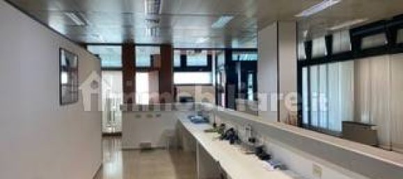 Коммерческая недвижимость с 3 комнатами в Сеттимо Миланезе, Италия № 15754 18