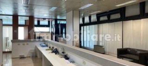 Коммерческая недвижимость с 3 комнатами в Сеттимо Миланезе, Италия № 15754 17