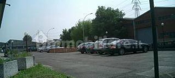 Коммерческая недвижимость с 3 комнатами в Сеттимо Миланезе, Италия № 15754 9