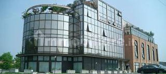 Коммерческая недвижимость с 3 комнатами в Сеттимо Миланезе, Италия № 15754 3