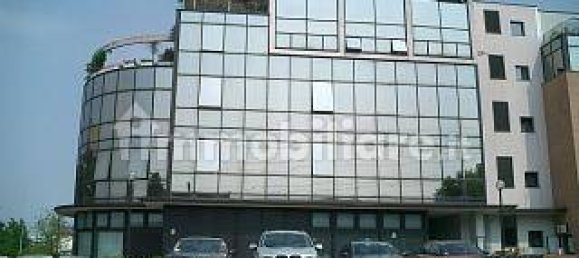 Коммерческая недвижимость с 3 комнатами в Сеттимо Миланезе, Италия № 15754 4