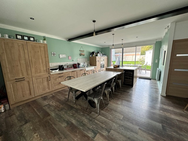 Casa de 5 dormitorios en Saleux, France No. 156666