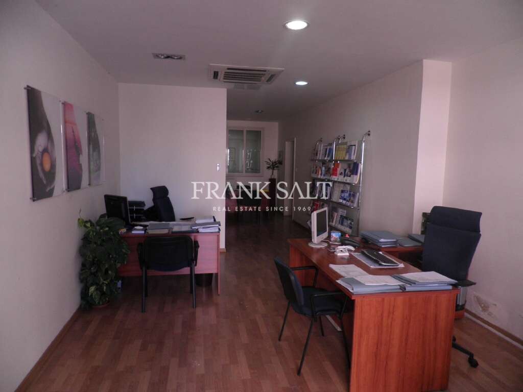 Bureau à Msida, Malta 125m² No. 12850