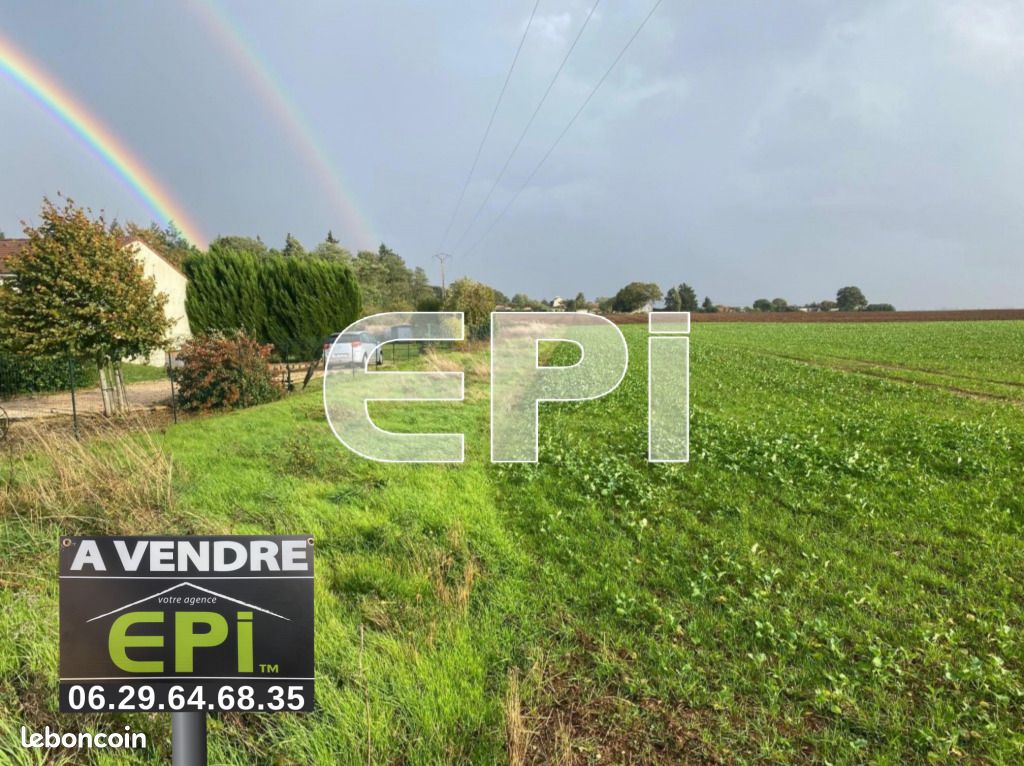 Grundstück in Neuville-de-Poitou, France 3049m², Nr. 111164