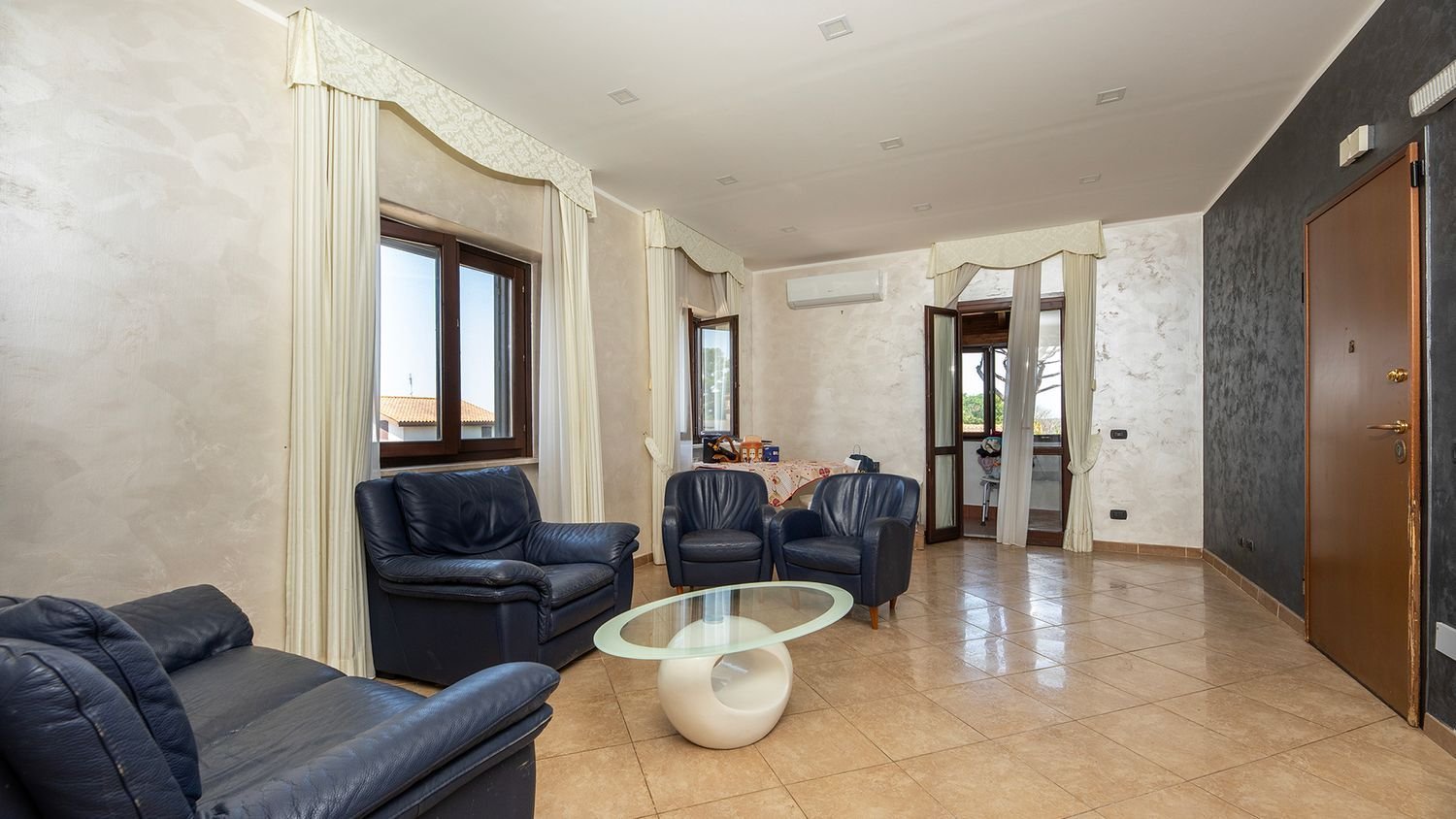 Квартира с 3 спальнями в Фьюмичино, Италия № 365245